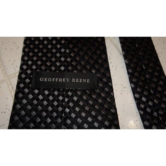 Grey & Black Geoffrey Beene Silk Neck Tie mens formalwear - Picture 6 of 6